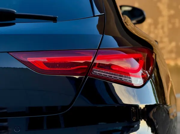 Mercedes-Benz CLA 250 e Shooting Brake AMG Line 17