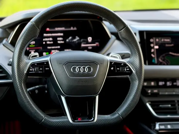 Audi e-tron GT quattro 65