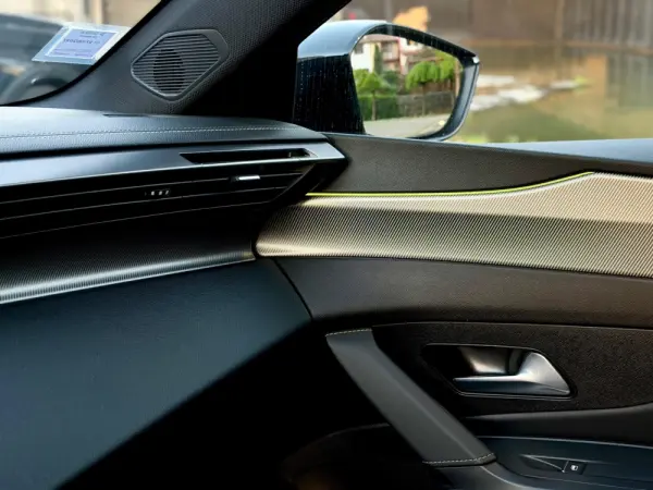 Peugeot 308 1.6 Hybrid GT Pack e-EAT8 37