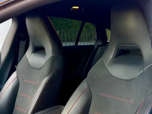 Mercedes-Benz CLA 250 e Shooting Brake AMG Line 34