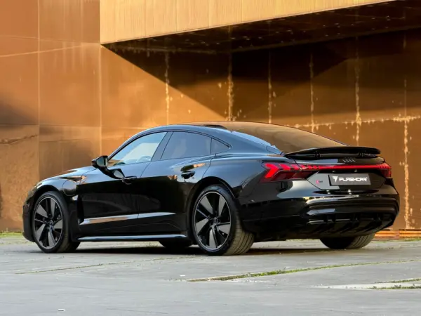 Audi e-tron GT quattro 17