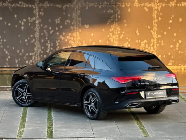 Mercedes-Benz CLA 250 e Shooting Brake AMG Line 19