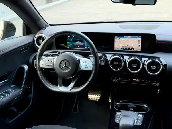 Mercedes-Benz CLA 250 e Shooting Brake AMG Line 41