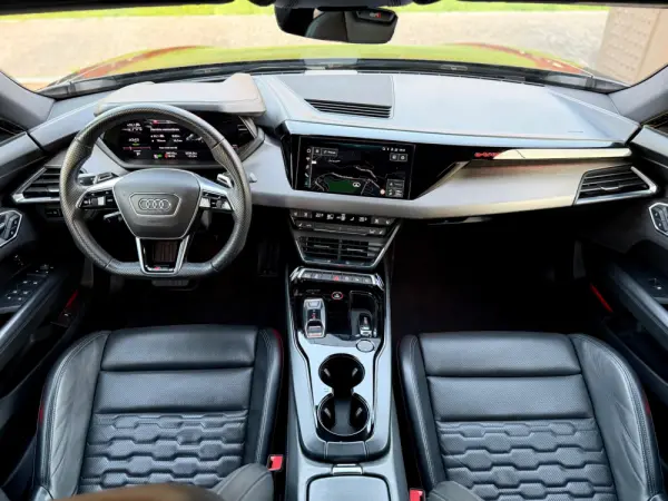 Audi e-tron GT quattro 91