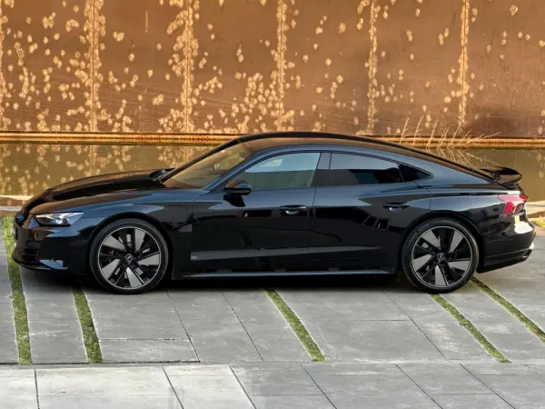 Audi e-tron GT quattro 14