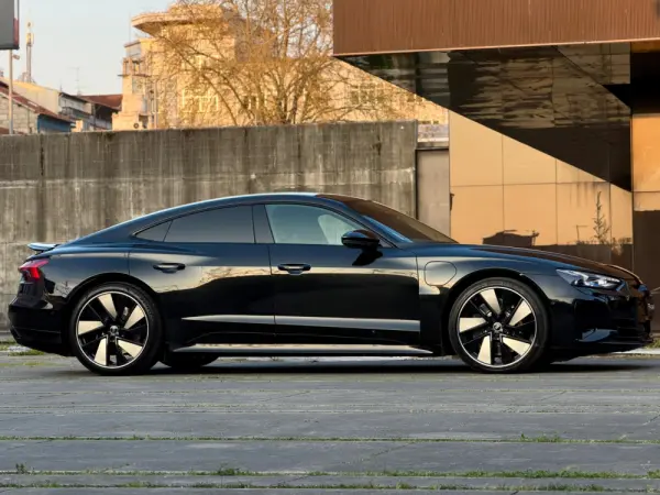 Audi e-tron GT quattro 8