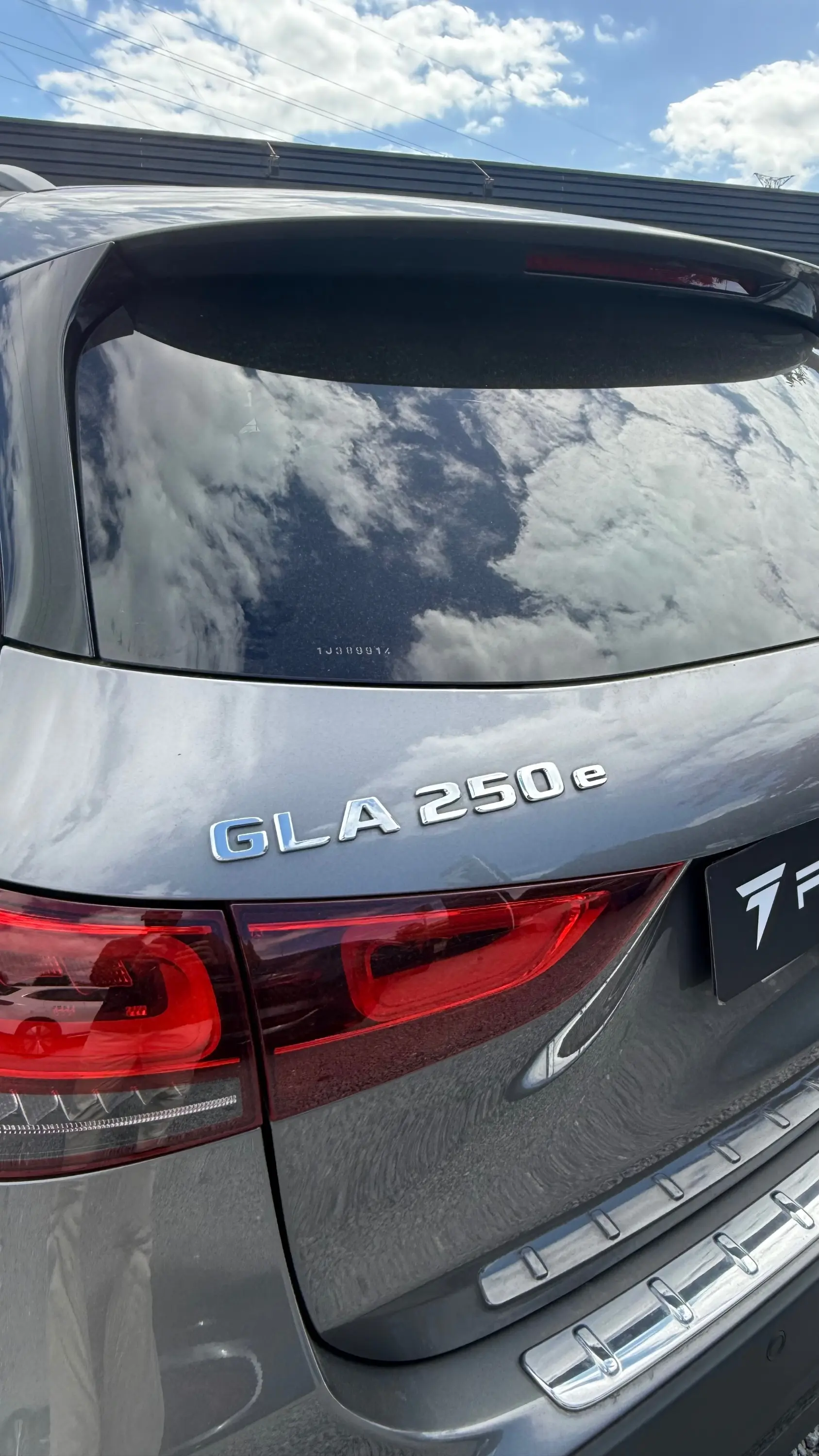 Mercedes-Benz GLA 250 e 8G-DCT AMG Line 10