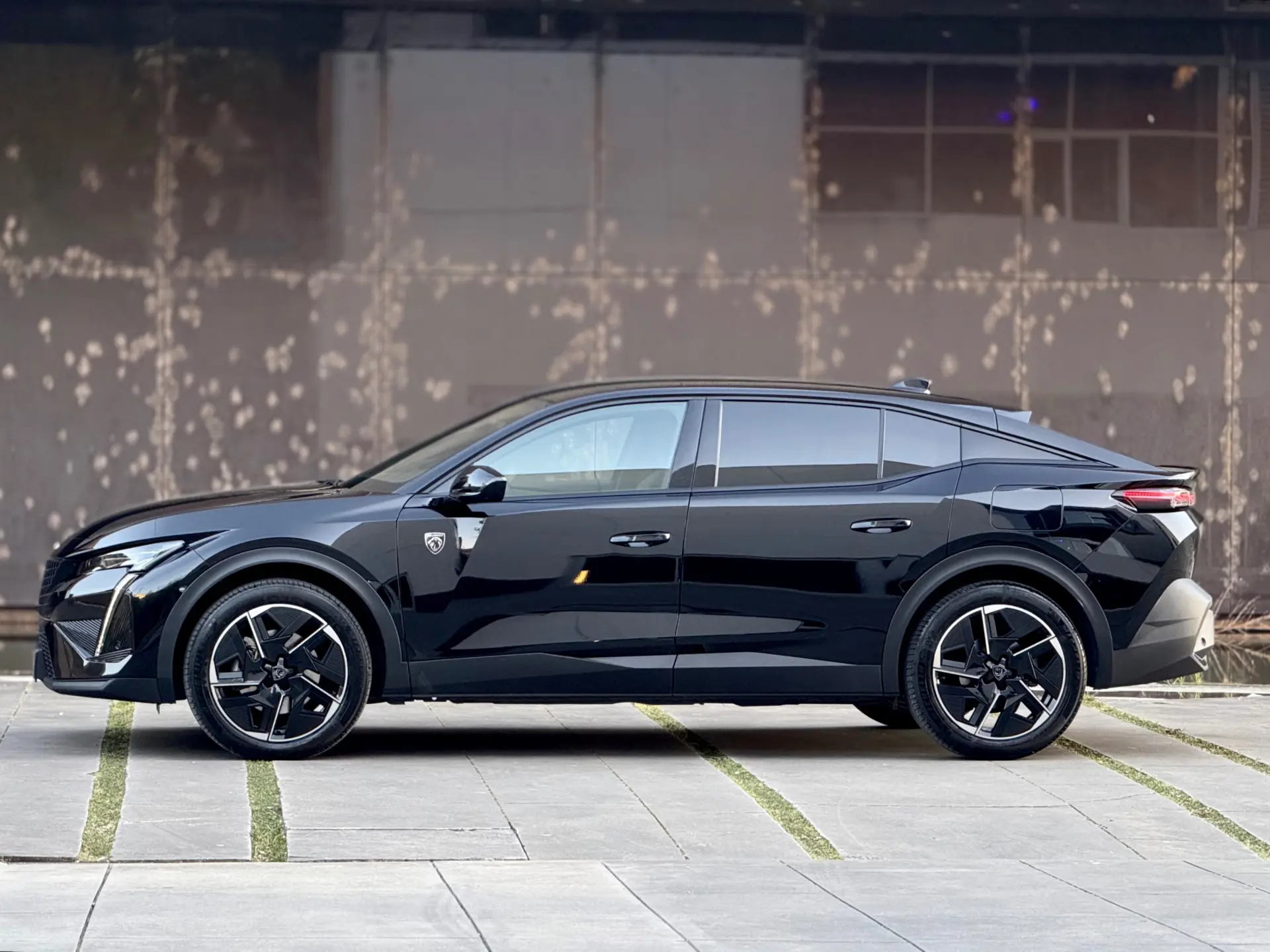 Peugeot 408 1.6 Hybrid GT e-EAT8 21