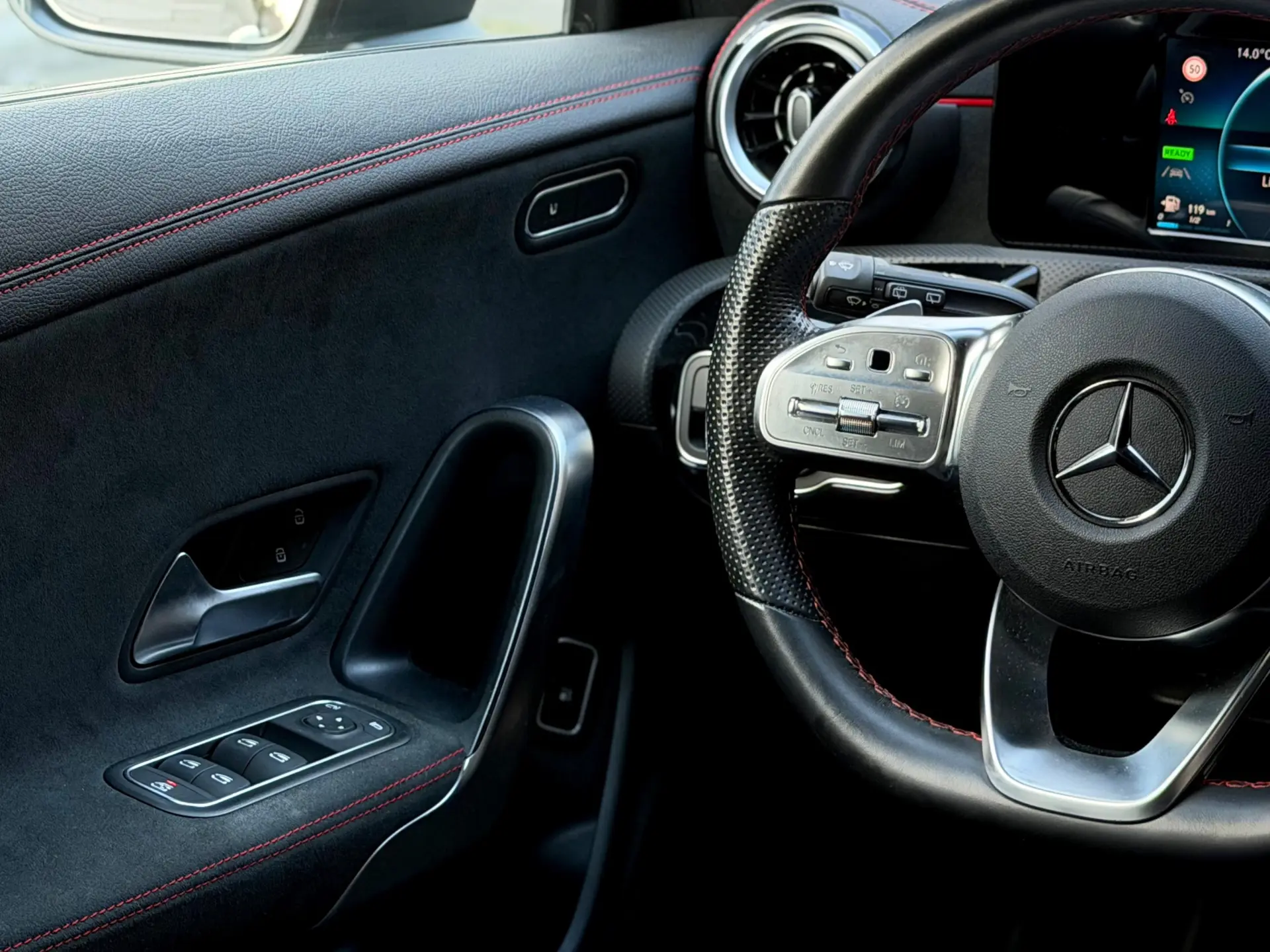 Mercedes-Benz CLA 250 e Shooting Brake AMG Line 39