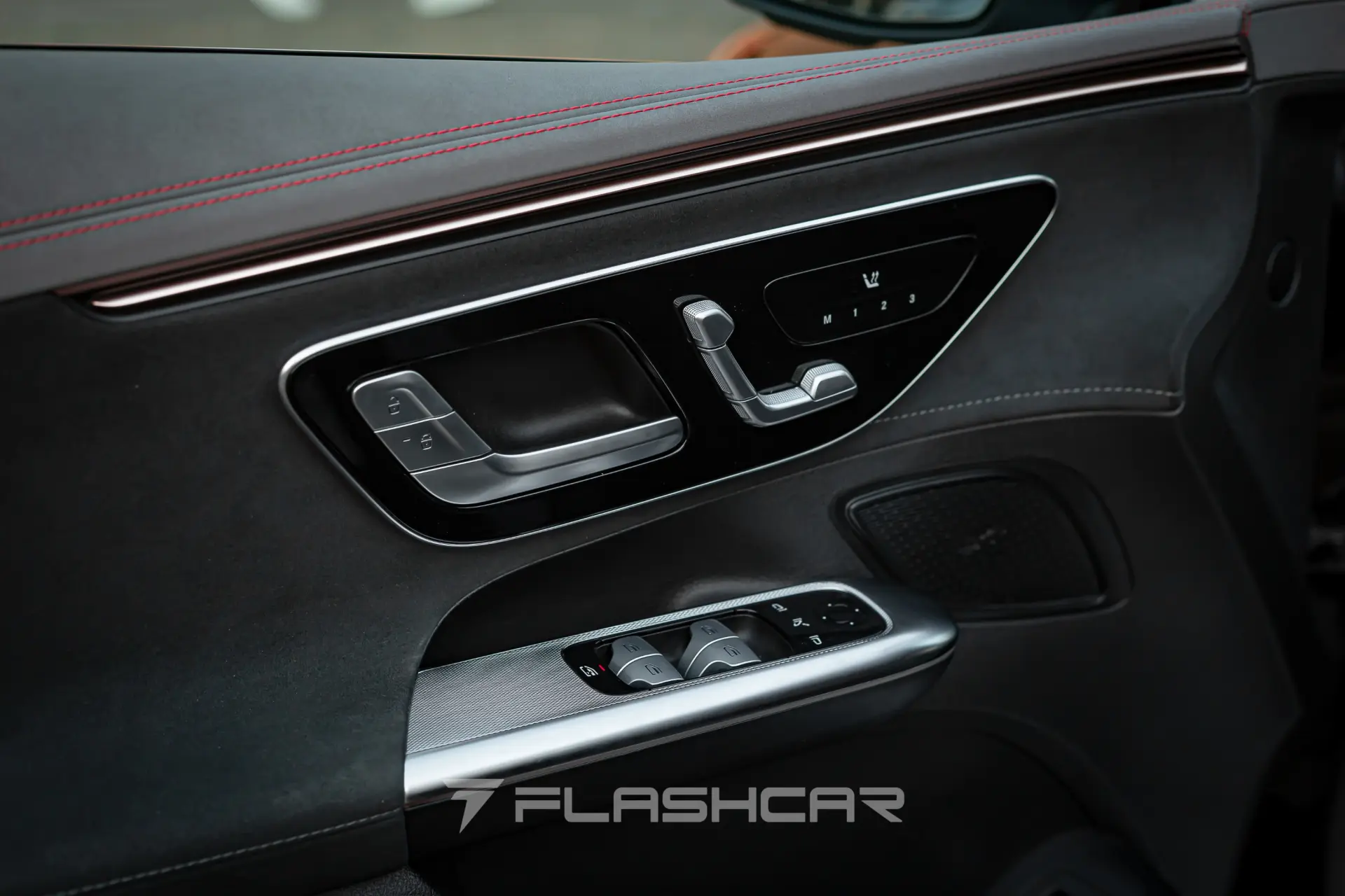 Mercedes-Benz EQE 300 AMG LINE 12