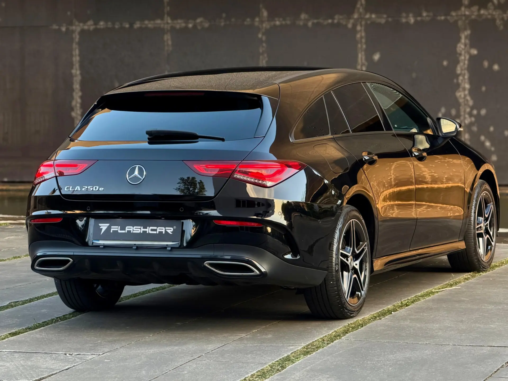 Mercedes-Benz CLA 250 e Shooting Brake AMG Line 16