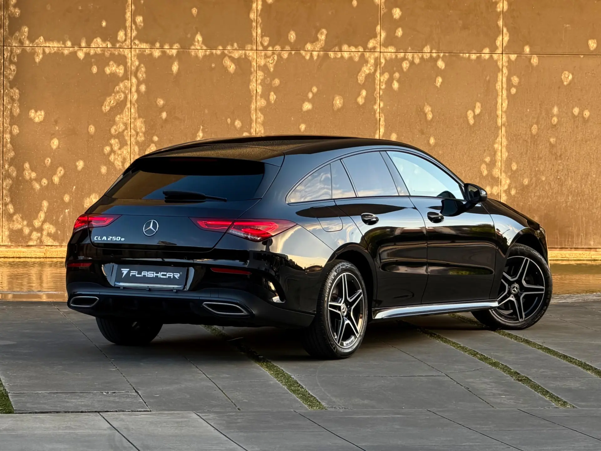 Mercedes-Benz CLA 250 e Shooting Brake AMG Line 9