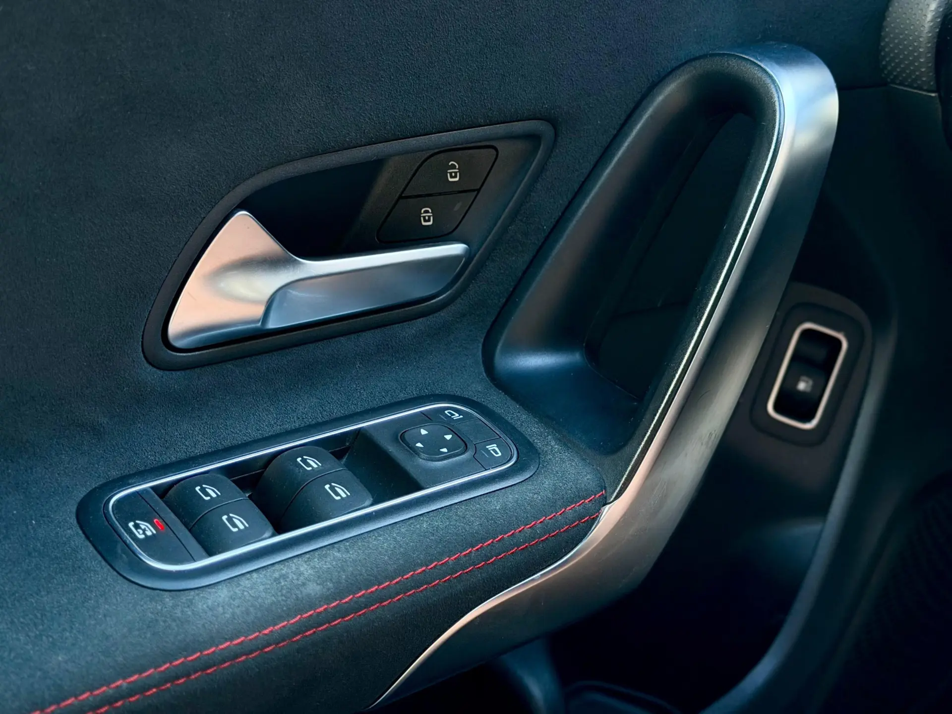 Mercedes-Benz CLA 250 e Shooting Brake AMG Line 32