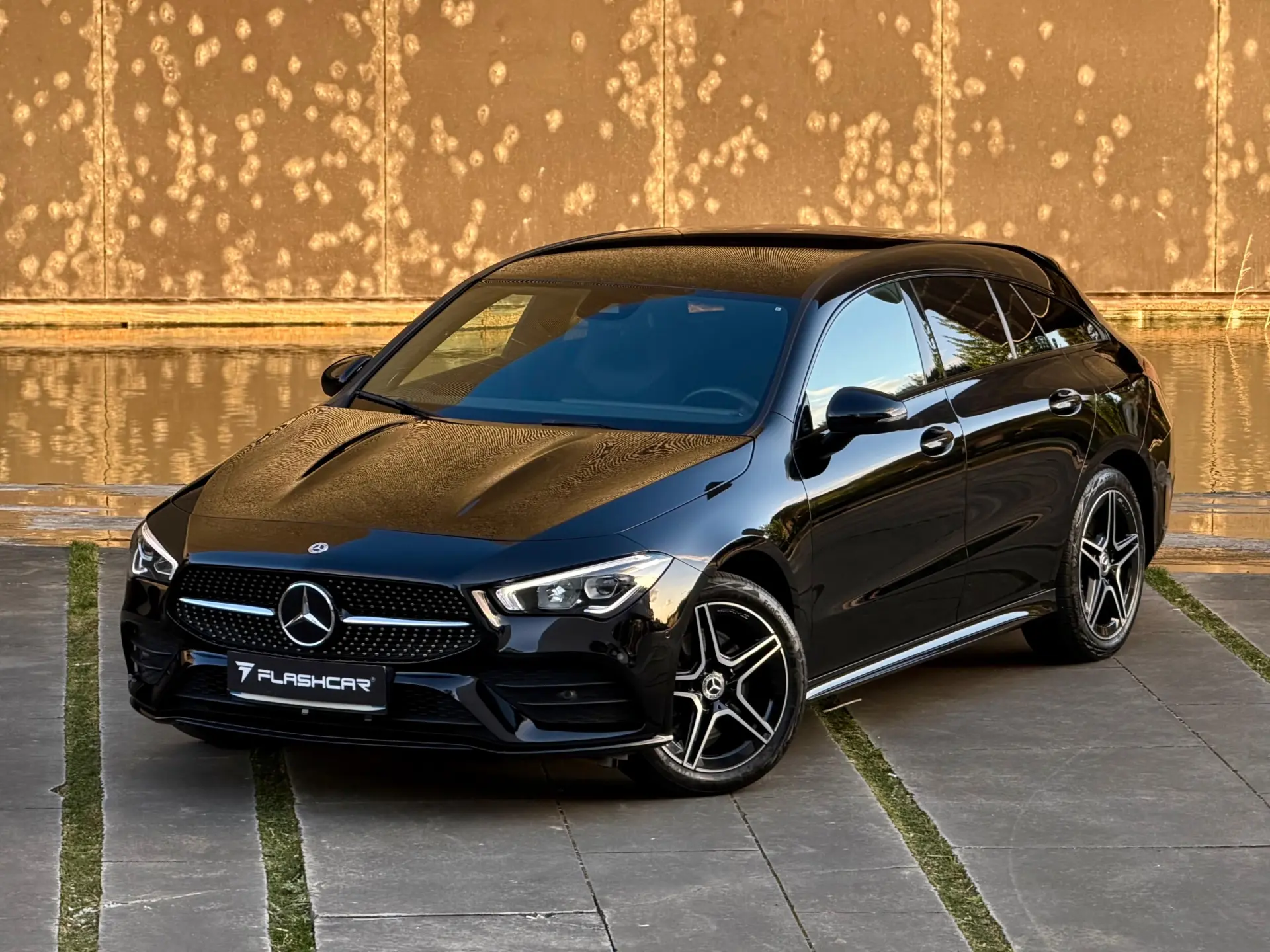 Mercedes-Benz CLA 250 e Shooting Brake AMG Line 2