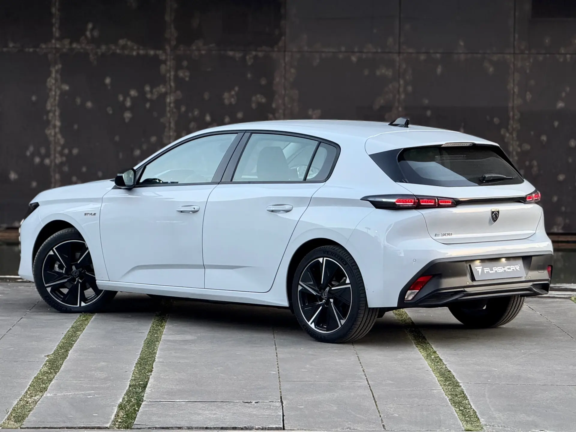 Peugeot e-308 54 kWh Style 13