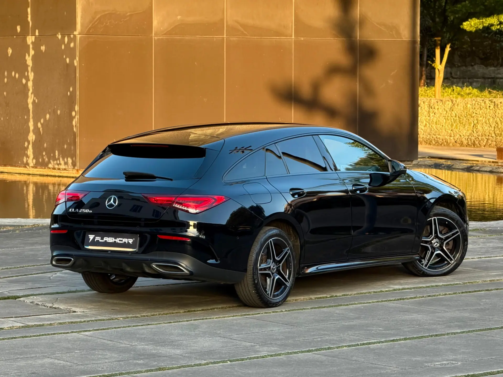 Mercedes-Benz CLA 250 e Shooting Brake AMG Line 25