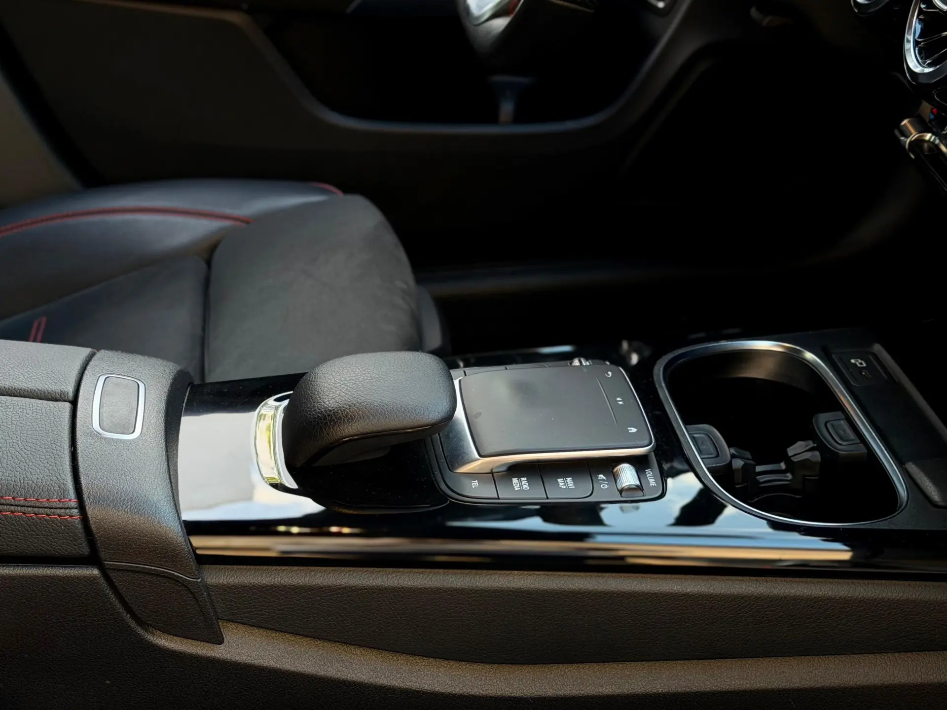 Mercedes-Benz CLA 250 e Shooting Brake AMG Line 33