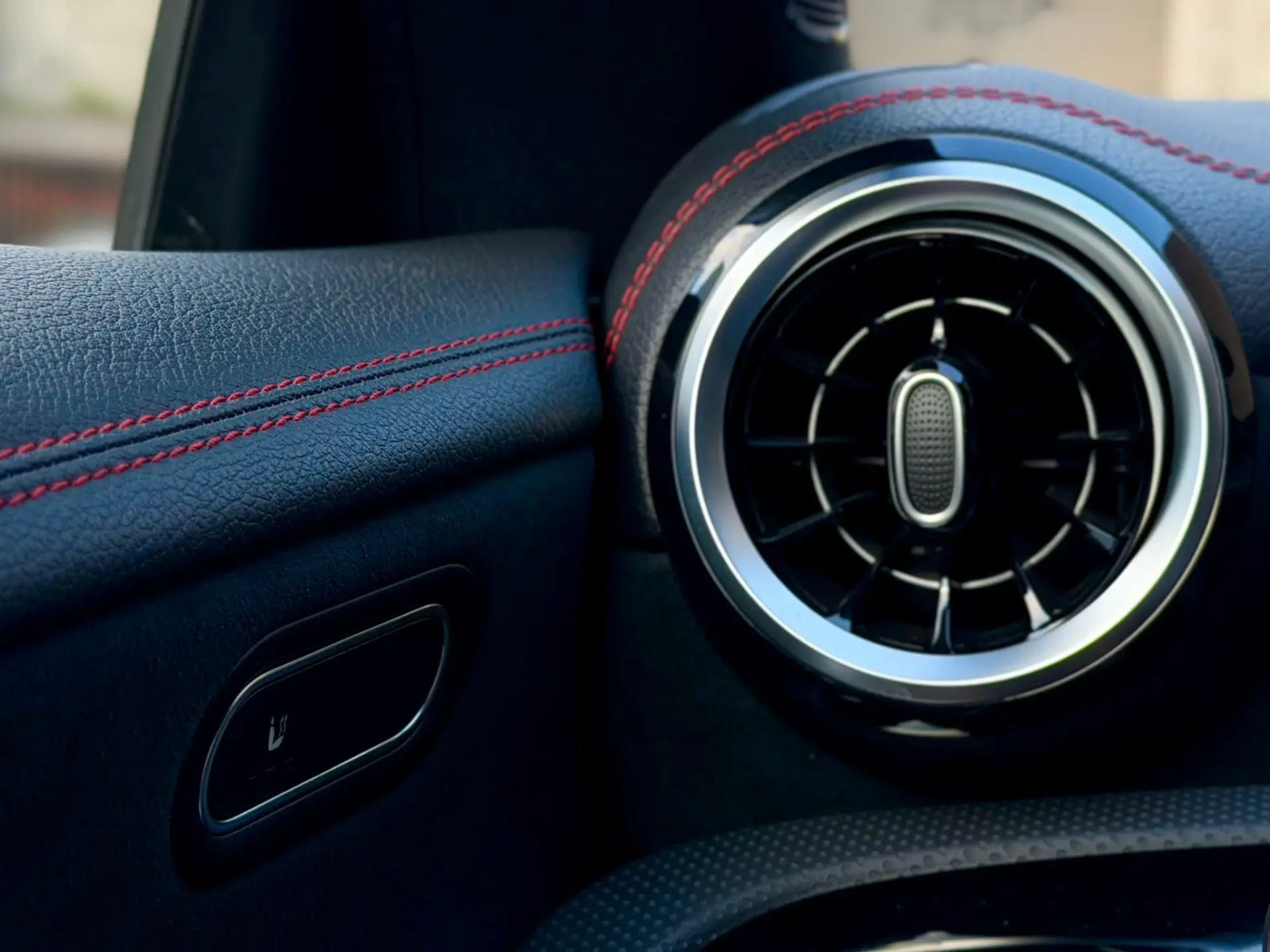 Mercedes-Benz CLA 250 e Shooting Brake AMG Line 35