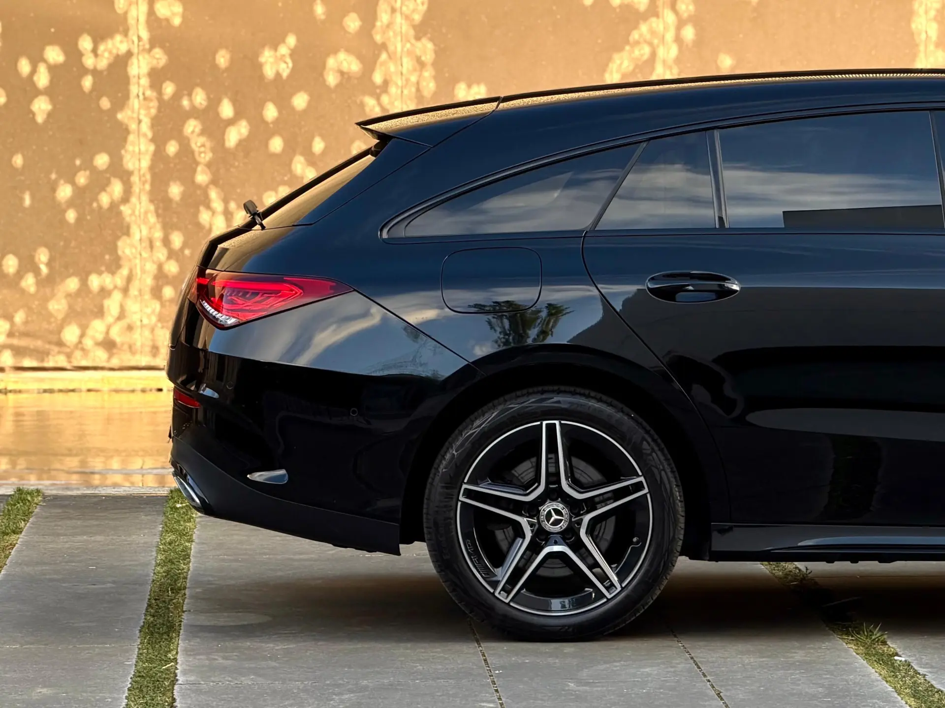 Mercedes-Benz CLA 250 e Shooting Brake AMG Line 30