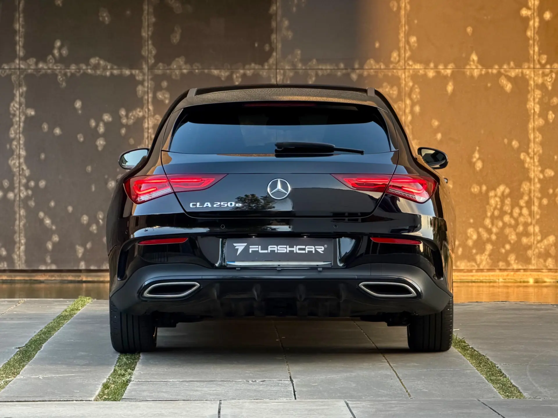 Mercedes-Benz CLA 250 e Shooting Brake AMG Line 15