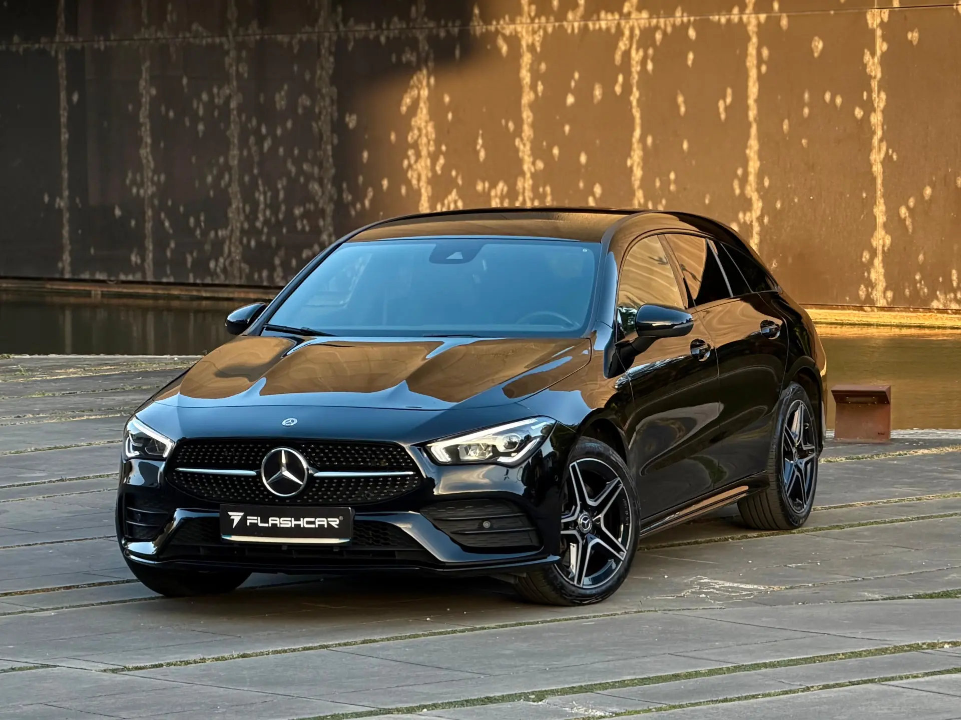 Mercedes-Benz CLA 250 e Shooting Brake AMG Line 21