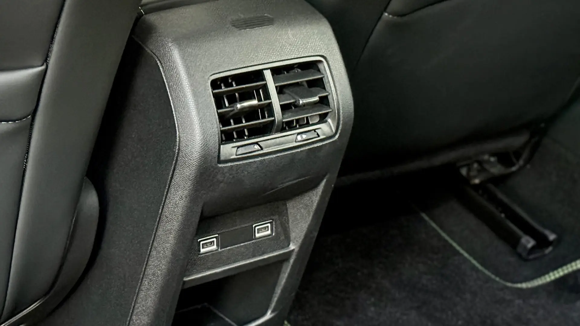 Peugeot 408 1.6 Hybrid GT e-EAT8 10