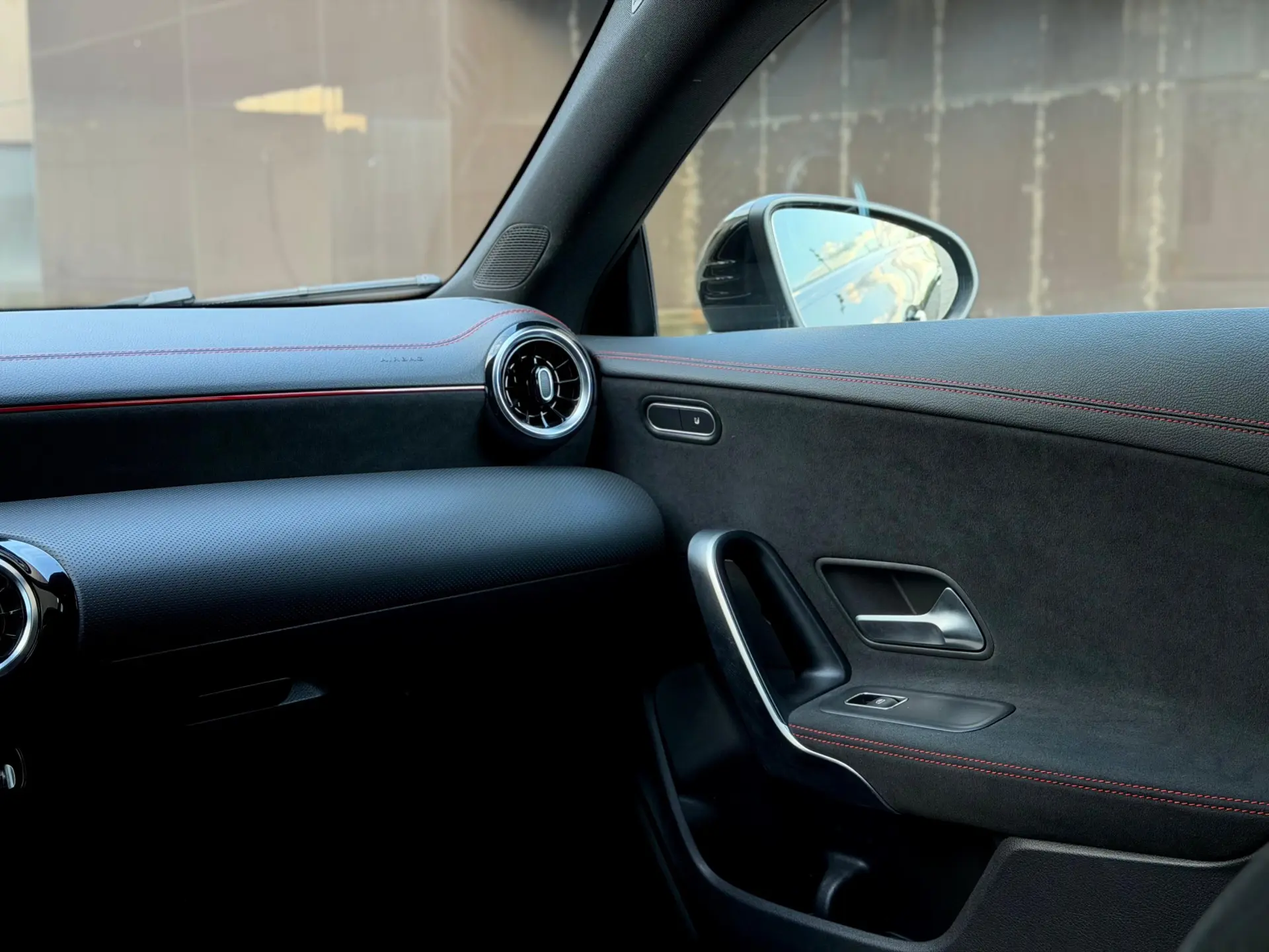 Mercedes-Benz CLA 250 e Shooting Brake AMG Line 46