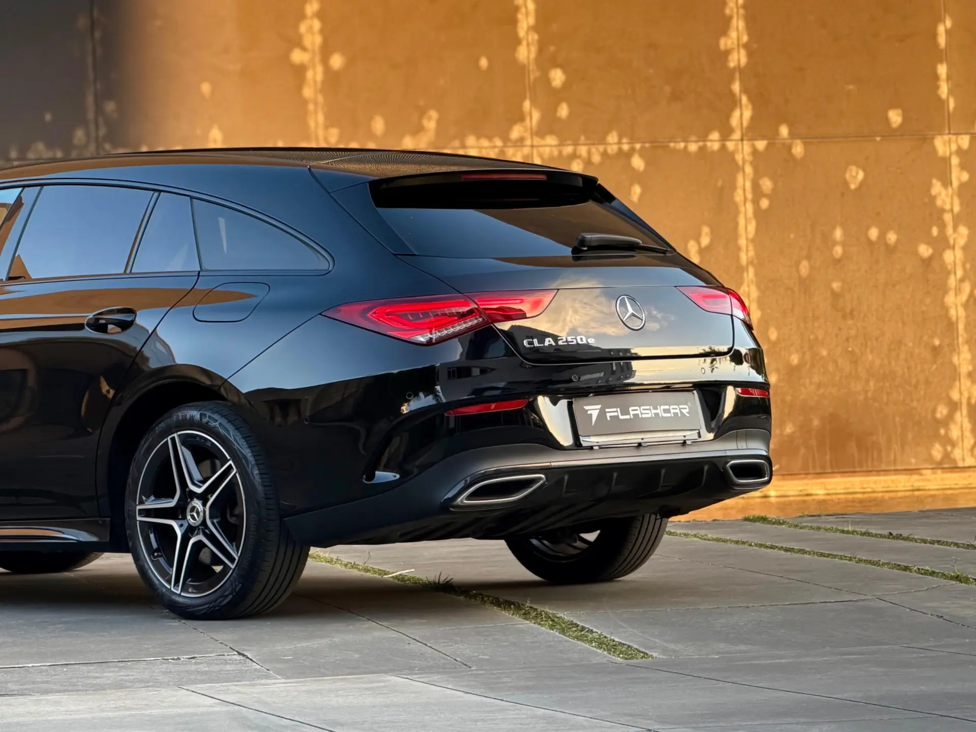 Mercedes-Benz CLA 250 e Shooting Brake AMG Line 18