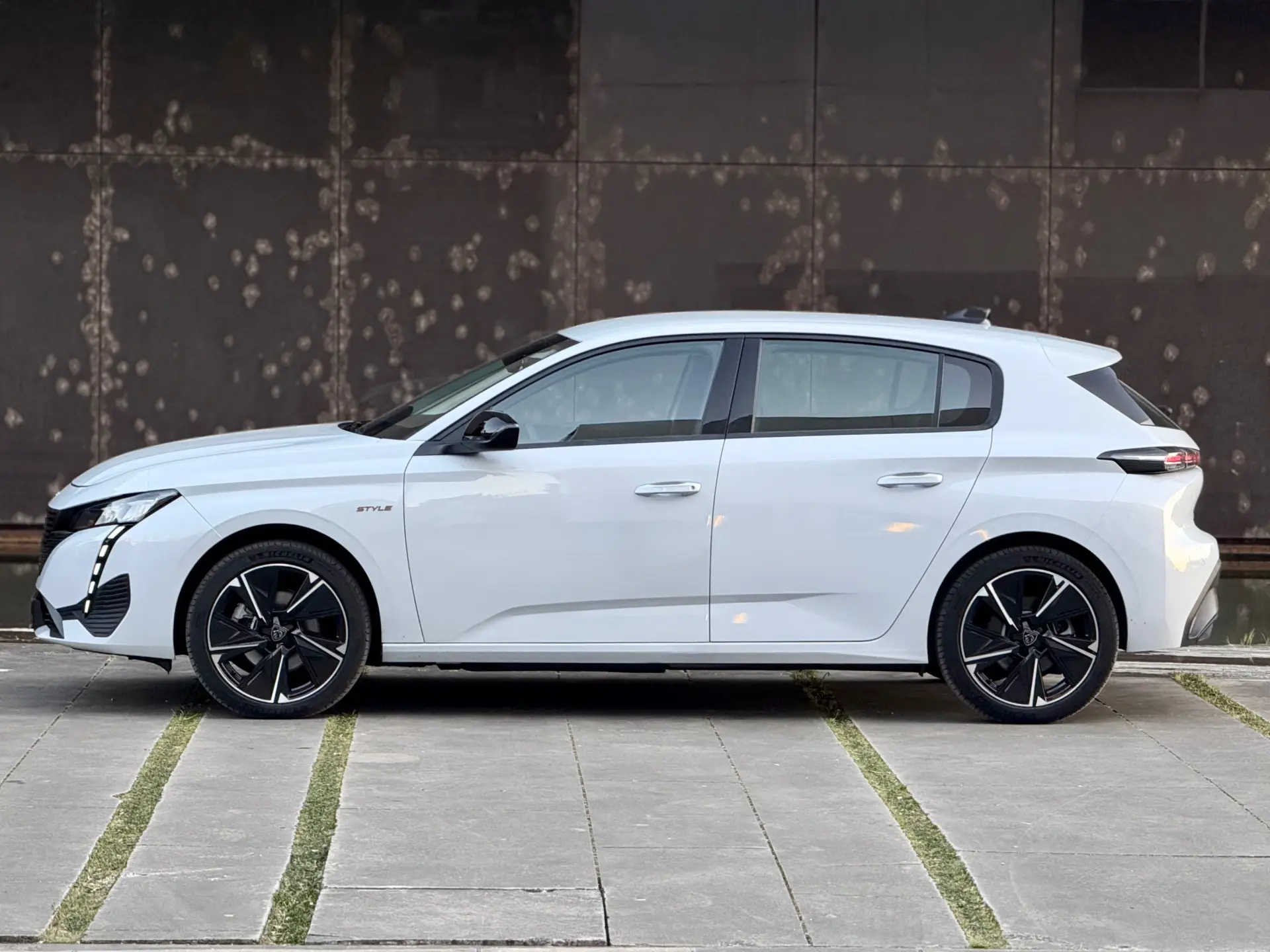 Peugeot e-308 54 kWh Style 11