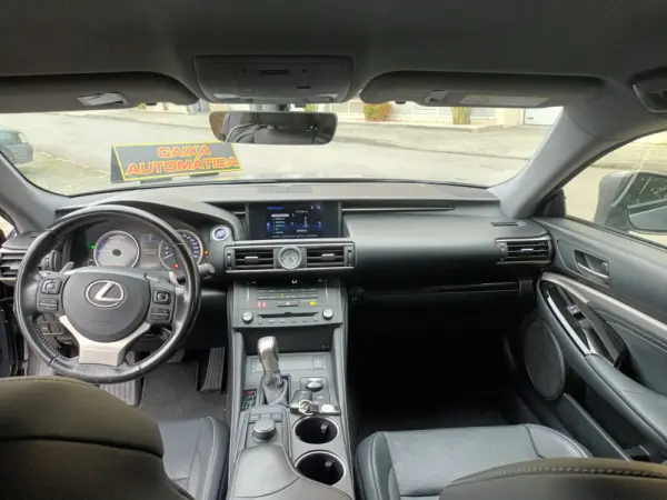 Lexus RC 300h F Sport 26