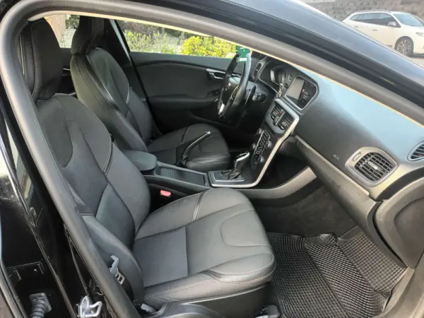 Volvo V40 Cross Country 2.0 D3 Geartronic 23