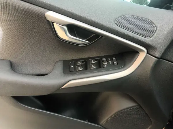 Volvo V40 Cross Country 2.0 D3 Geartronic 12