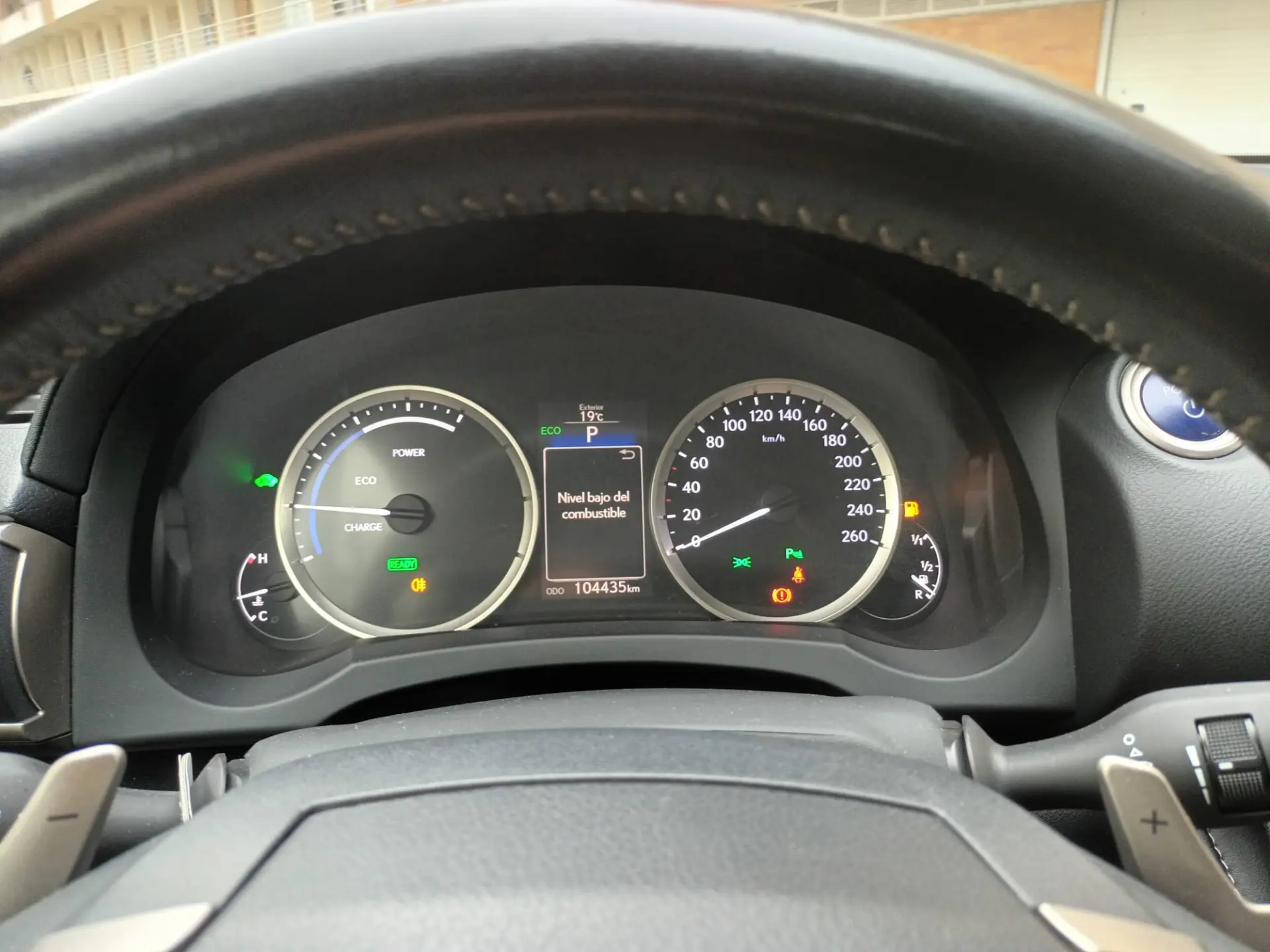 Lexus RC 300h F Sport 22