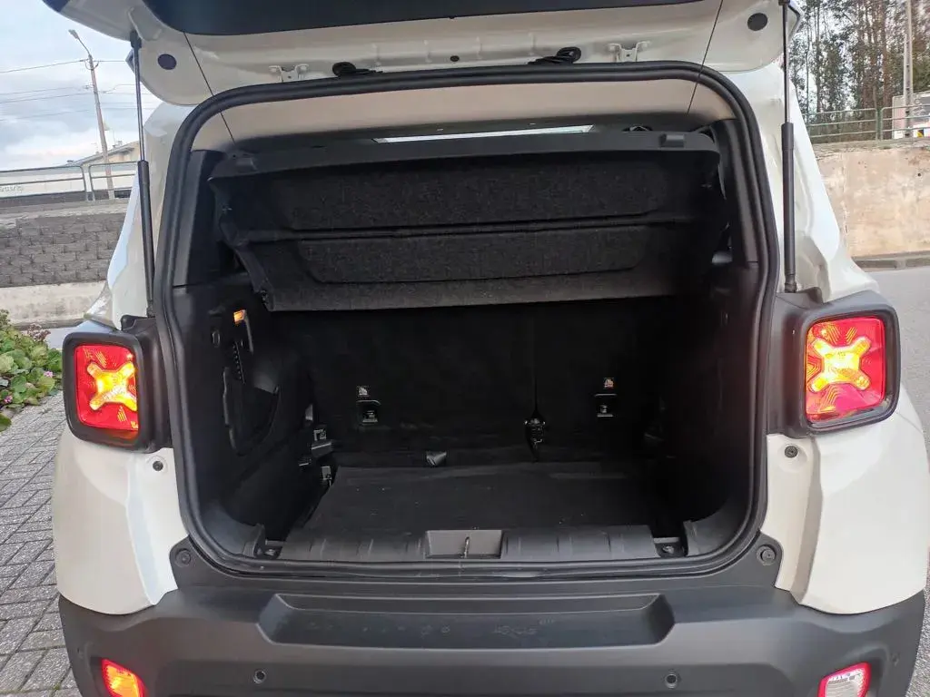 Jeep Renegade 1.0 T Orange Edition 23