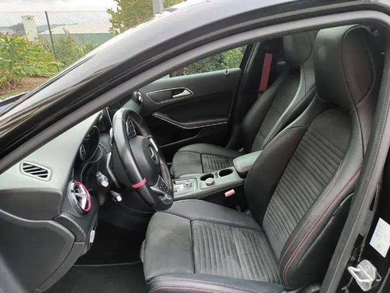 Mercedes-Benz A 45 AMG 4-Matic 10