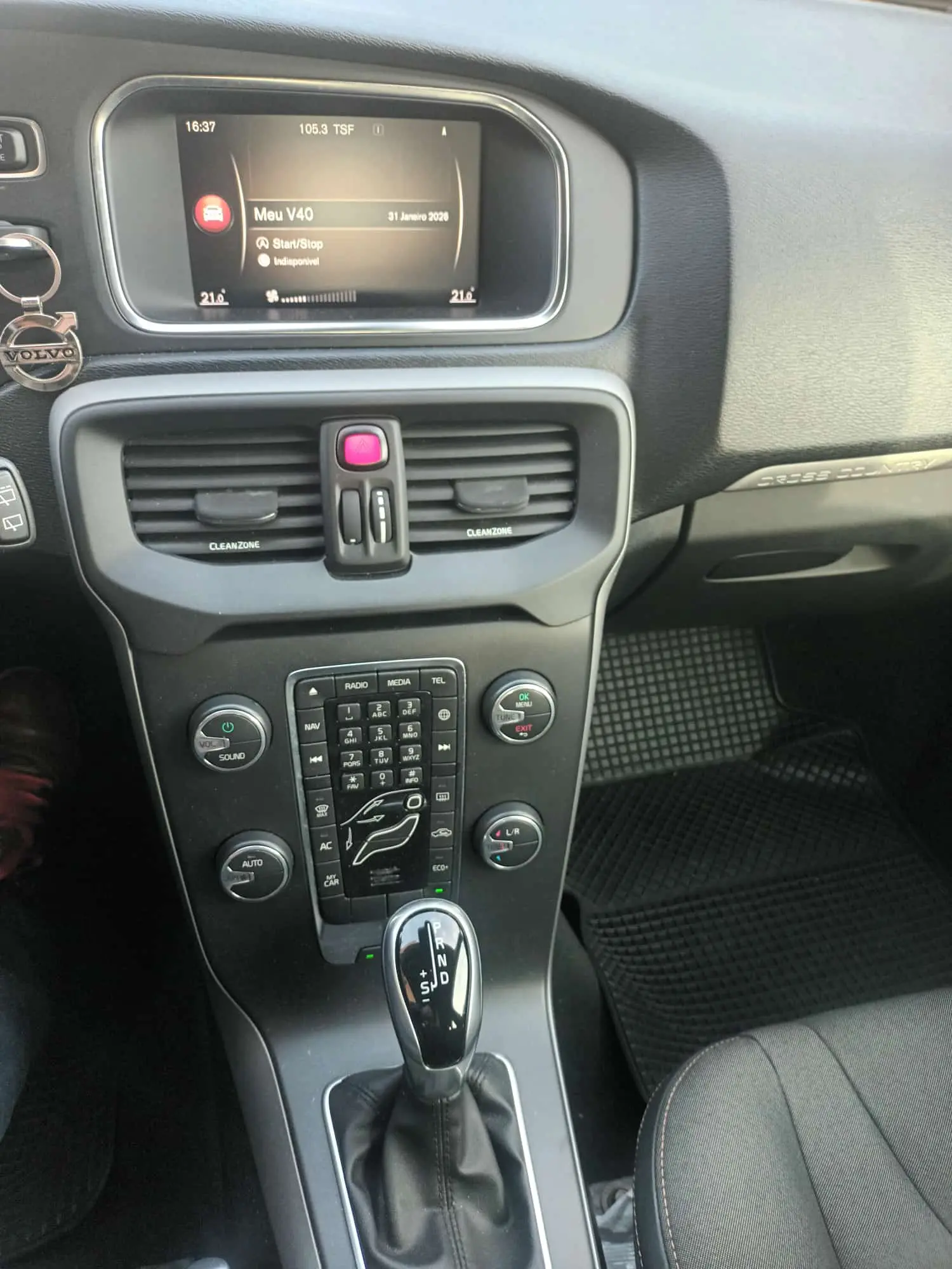 Volvo V40 Cross Country 2.0 D3 Geartronic 17