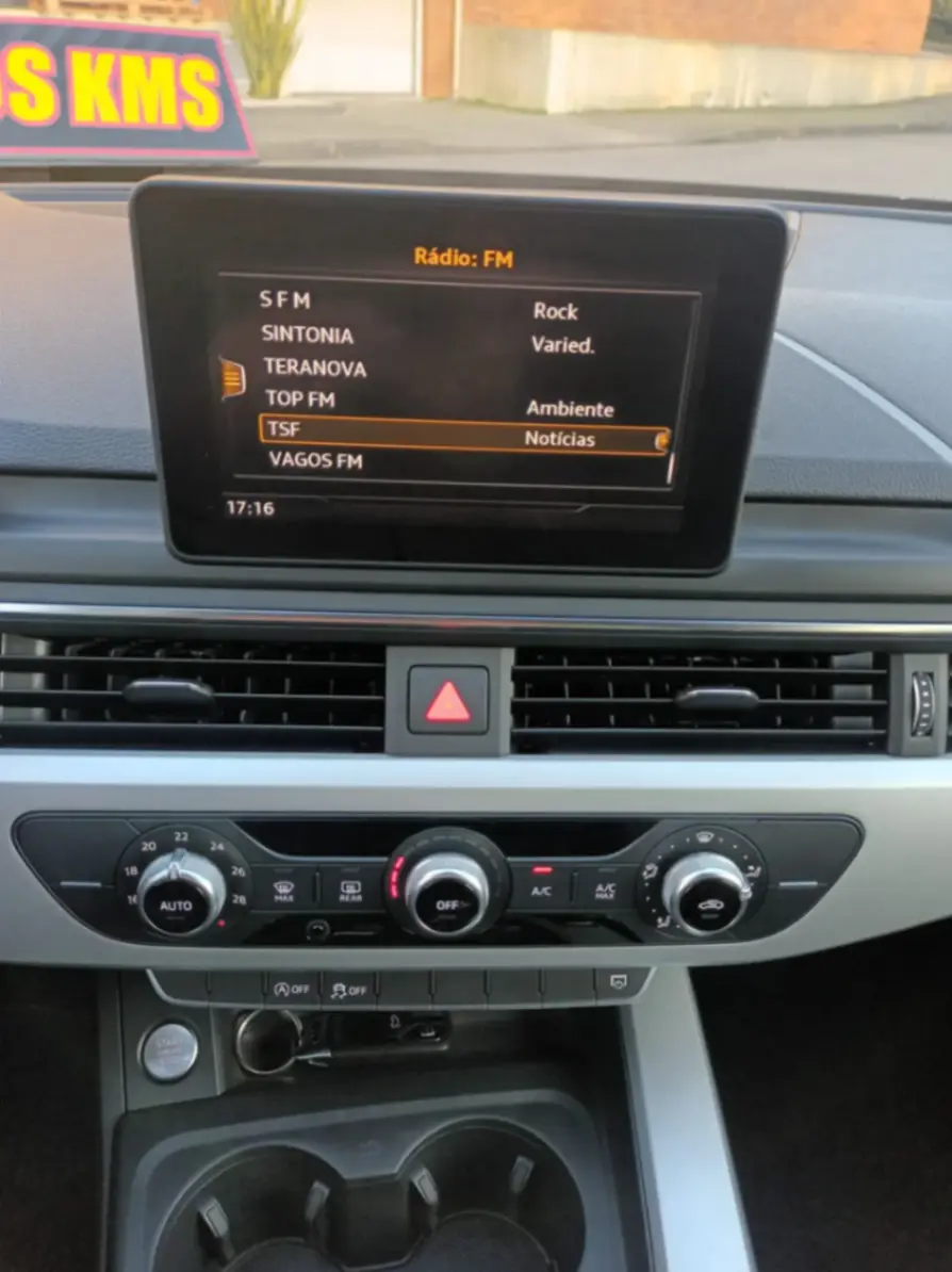 Audi A4 Avant 2.0 TDI Advance 14