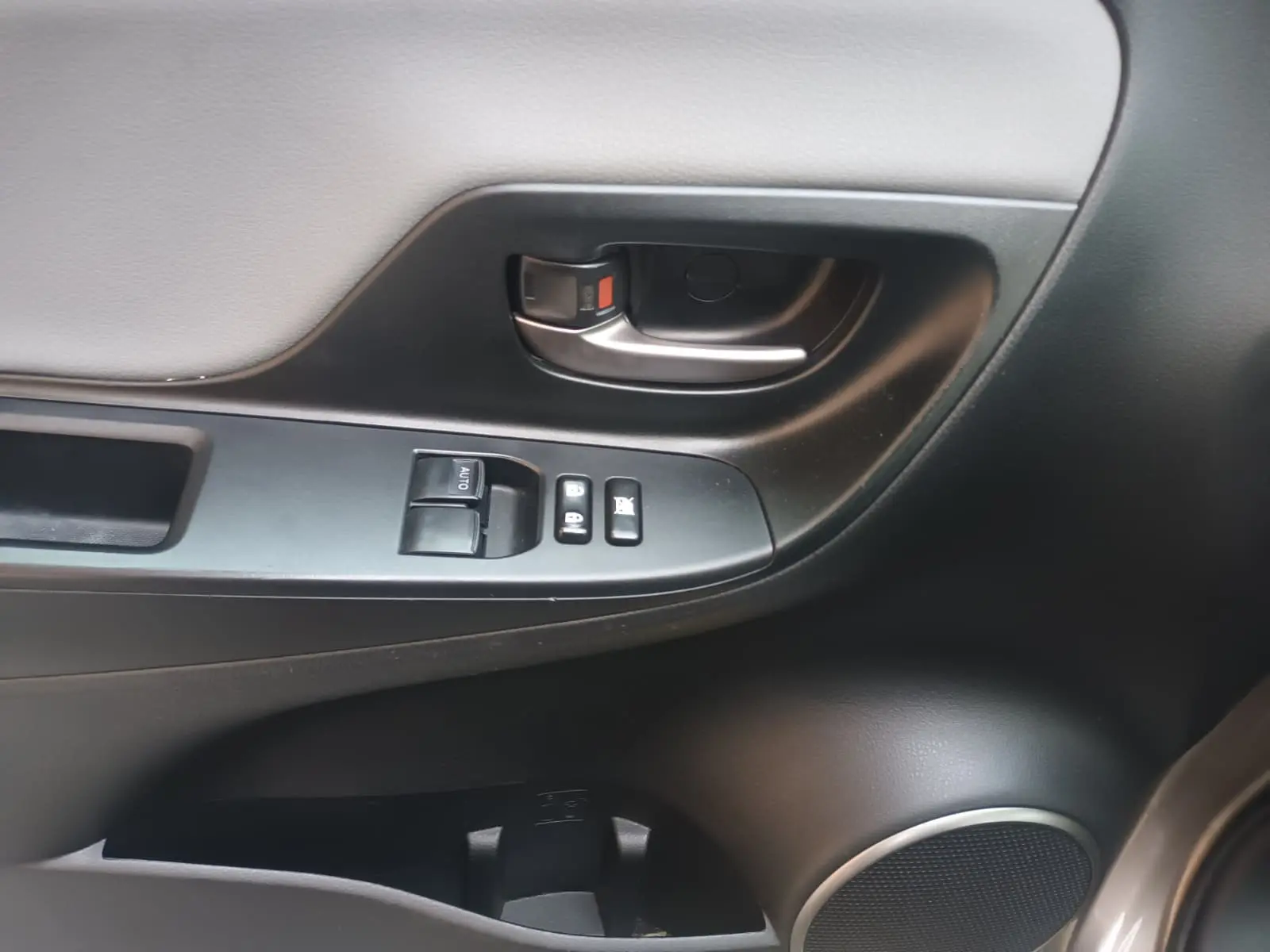 Toyota Yaris 1.4 D-4D Comfort 14