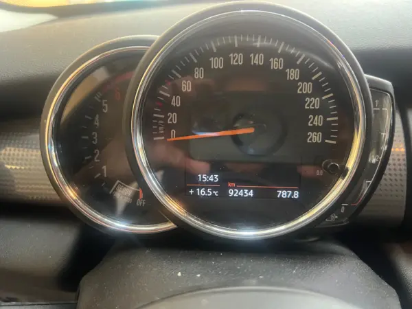 MINI 3 Portas Cooper D Aut. 5