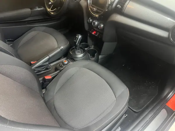 MINI 3 Portas Cooper D Aut. 7