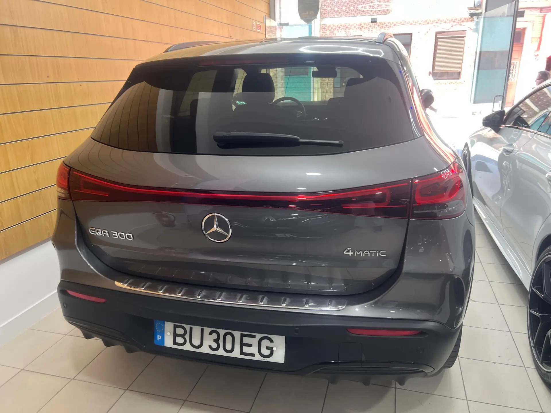 Mercedes-Benz EQA 300 4Matic AMG Line 2