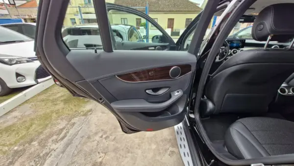 Mercedes-Benz GLC 300 Outro 11