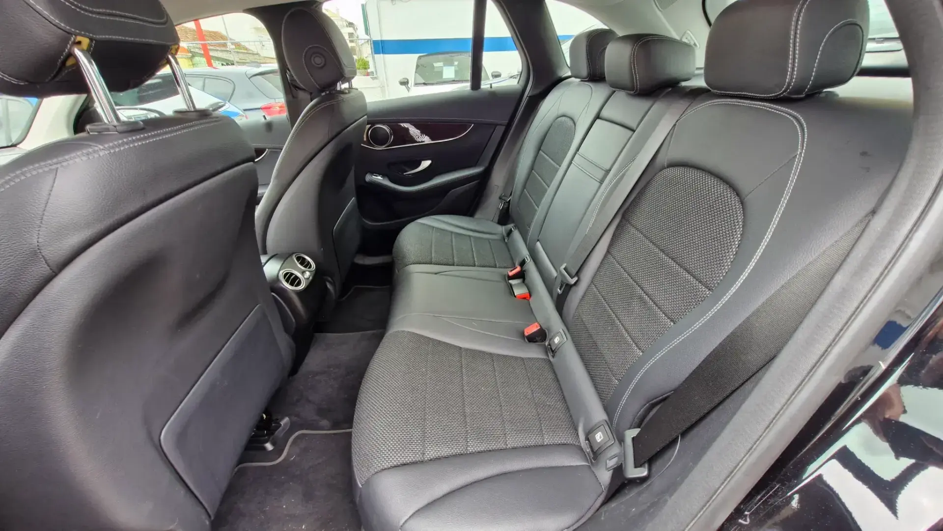 Mercedes-Benz GLC 300 Outro 5