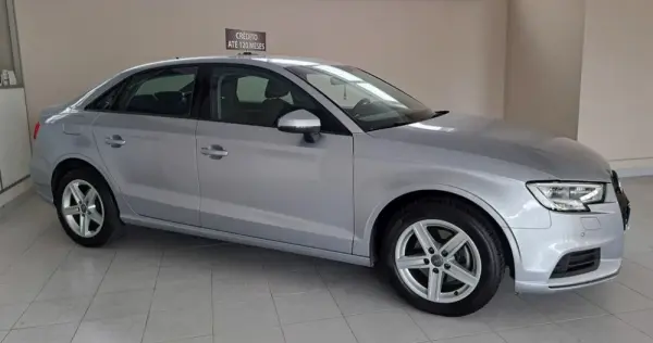 Audi A3 Limousine 30 TFSI Design S tronic 12