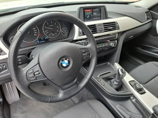 BMW 318 d Touring 11