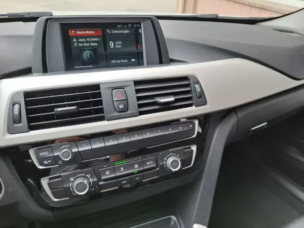 BMW 318 d Touring 14