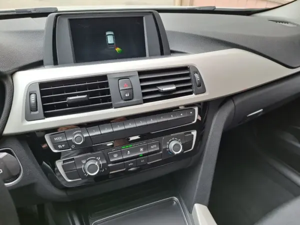 BMW 318 d Touring 15