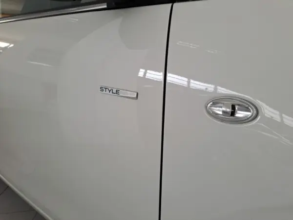 Peugeot 108 1.0 VTi Style 23