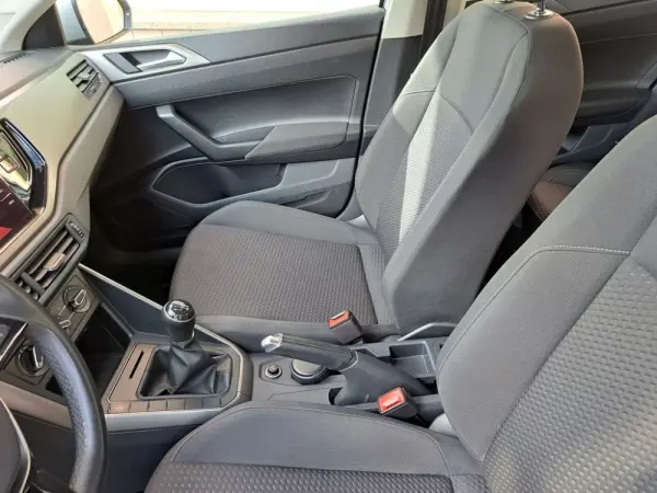 Volkswagen Polo 1.0 Confortline 16
