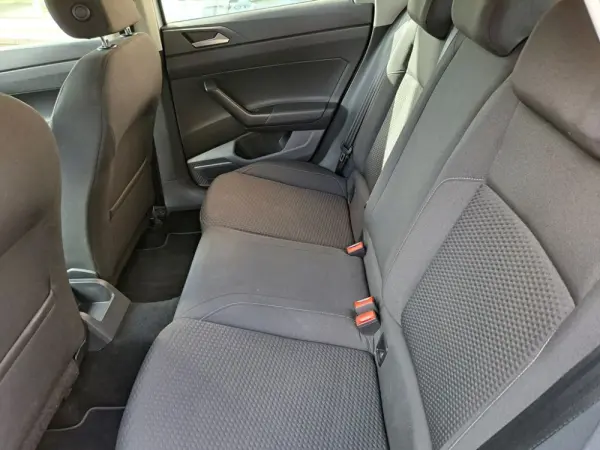 Volkswagen Polo 1.0 Confortline 19